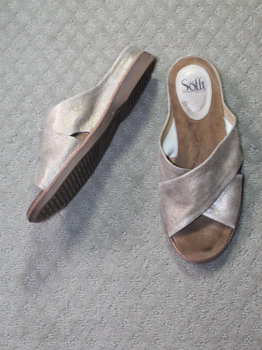Sofft Size 9.5M Gold Metallic Leather Criss Cross Strap Slide Sandals